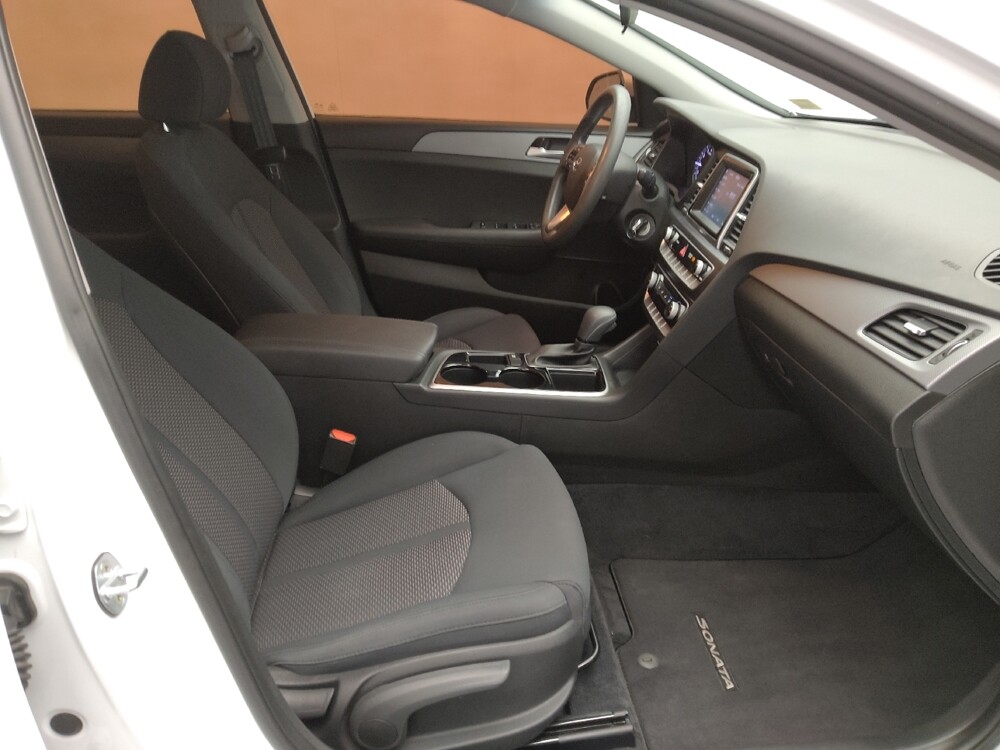 2018 Hyundai Sonata in St. Louis, MO 63136 - 18100350 21