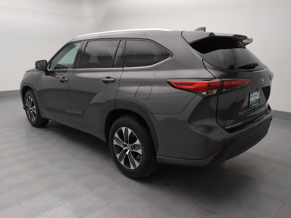 2021 Toyota Highlander in Topeka, KS 66611 - 18100353 3