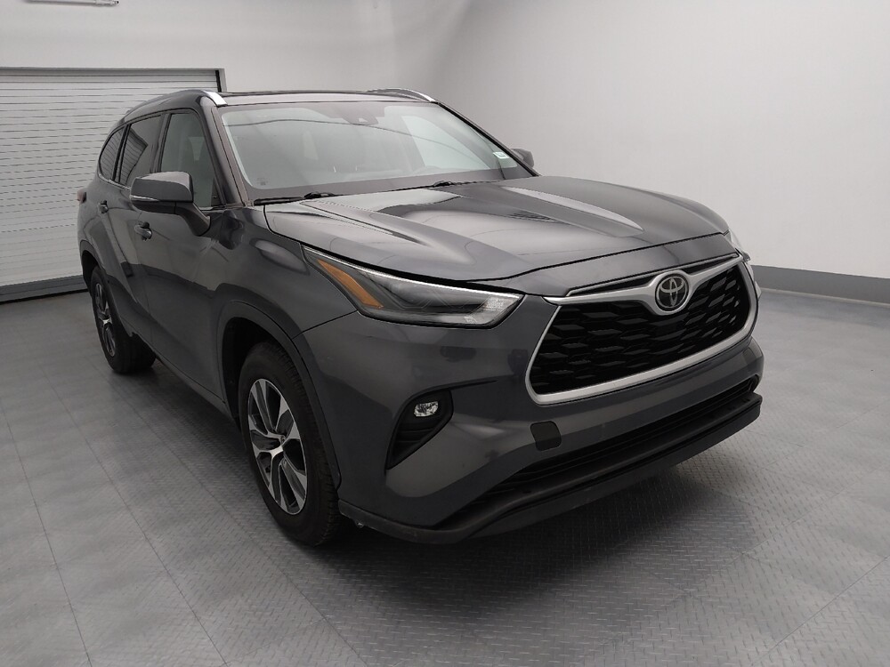 2021 Toyota Highlander in Topeka, KS 66611 - 18100353 13
