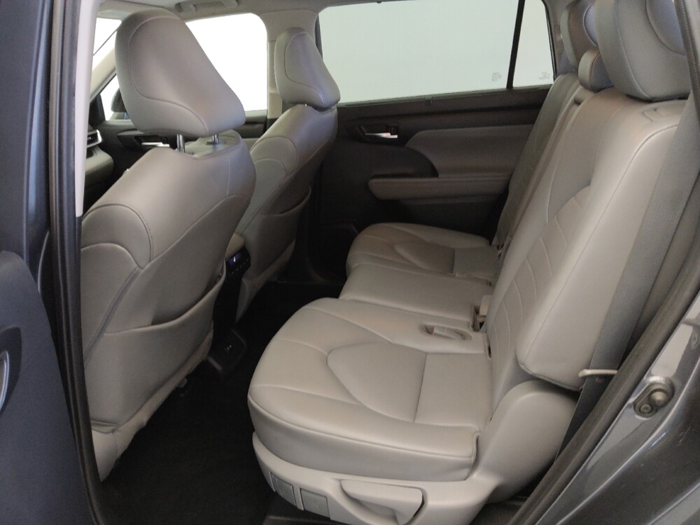 2021 Toyota Highlander in Topeka, KS 66611 - 18100353 18