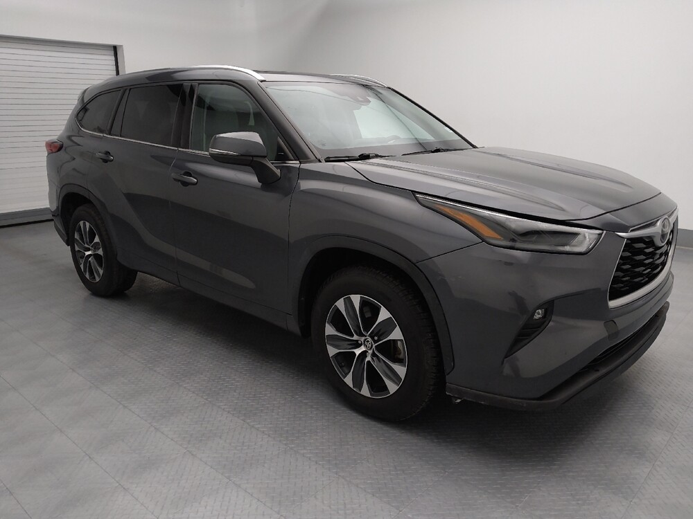 2021 Toyota Highlander in Topeka, KS 66611 - 18100353 11