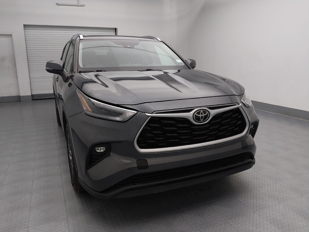2021 Toyota Highlander in Topeka, KS 66611 - 18100353 14