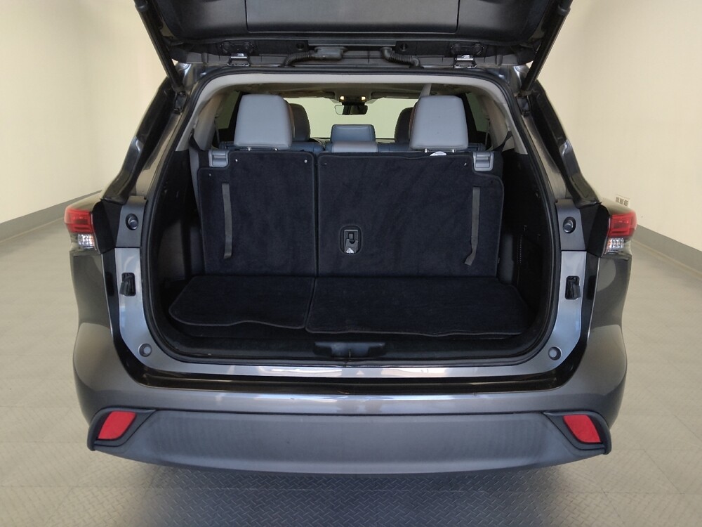 2021 Toyota Highlander in Topeka, KS 66611 - 18100353 29