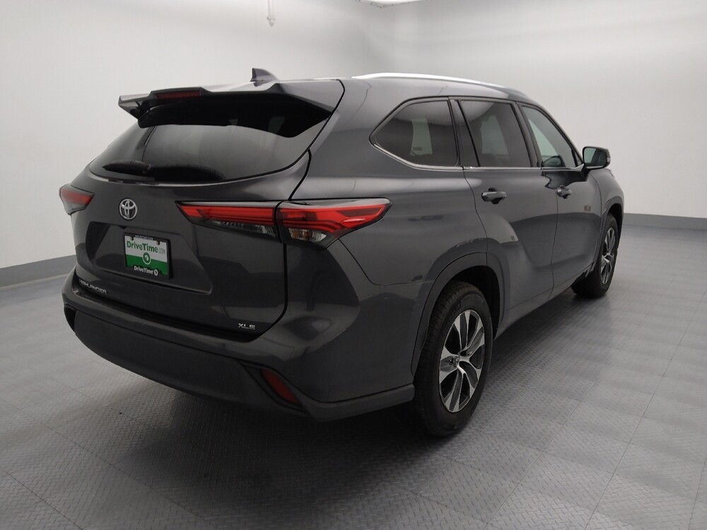 2021 Toyota Highlander in Topeka, KS 66611 - 18100353 9