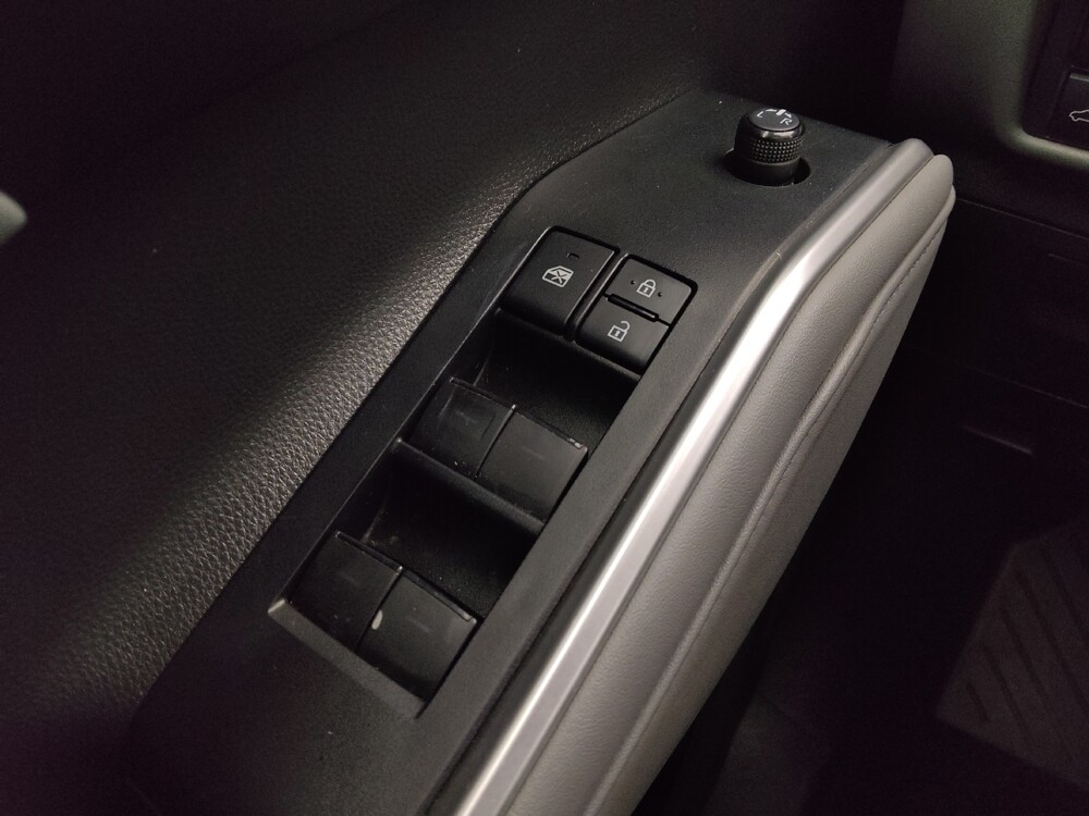 2021 Toyota Highlander in Topeka, KS 66611 - 18100353 27