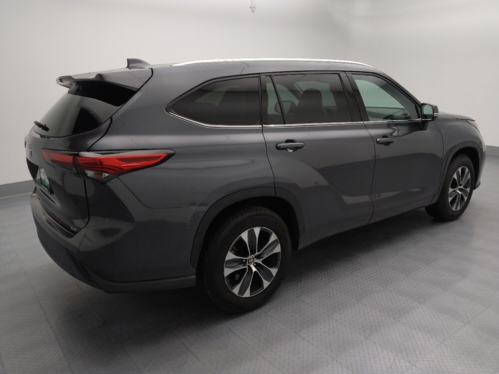 2021 Toyota Highlander in Topeka, KS 66611 - 18100353 10