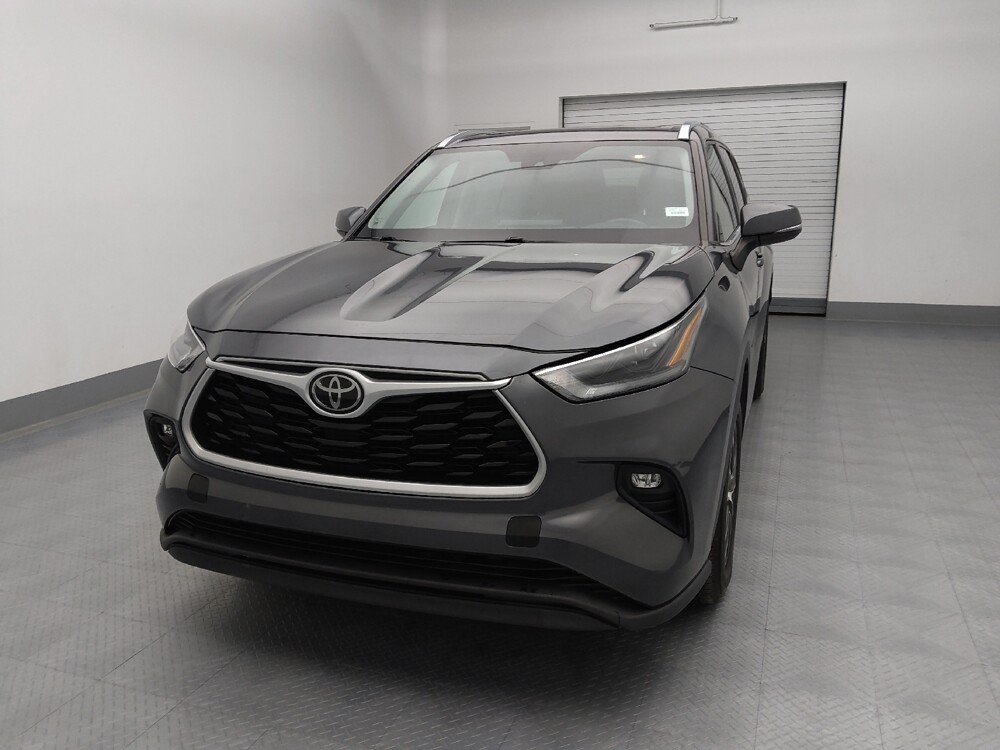 2021 Toyota Highlander in Topeka, KS 66611 - 18100353 15
