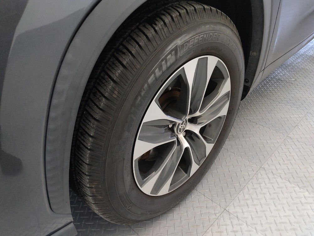 2021 Toyota Highlander in Topeka, KS 66611 - 18100353 31