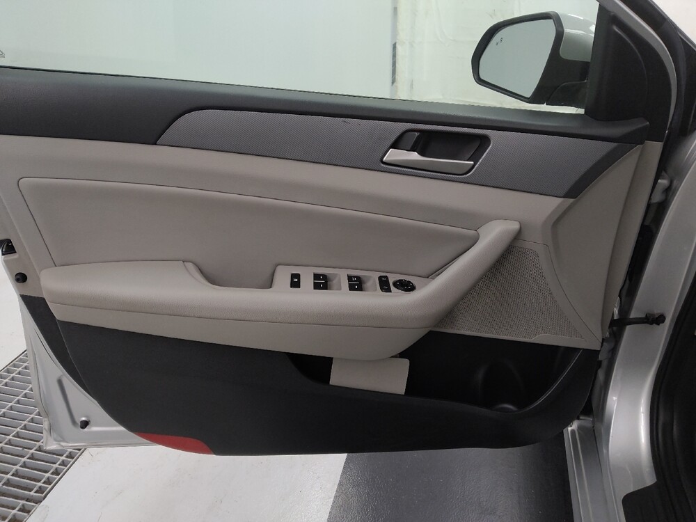 2018 Hyundai Sonata in St. Louis, MO 63125 - 18100360 27