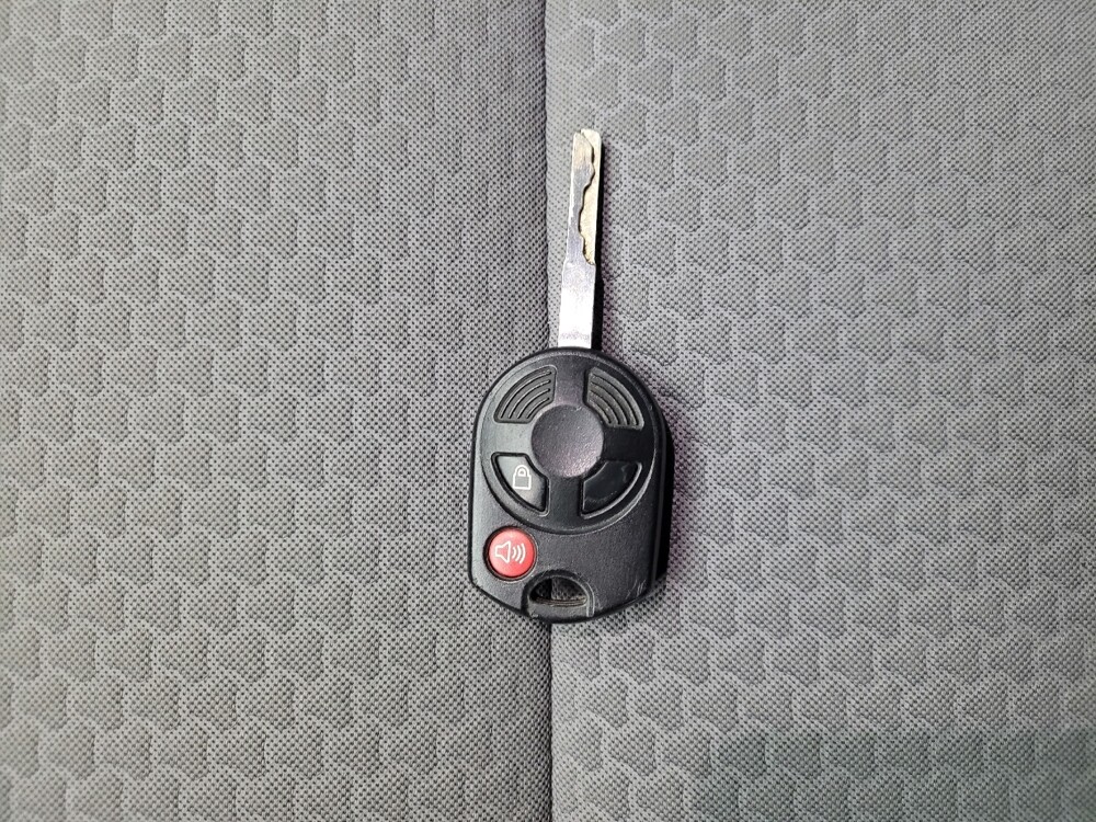 2017 Ford Escape in Springfield, MO 65807 - 18100362 32