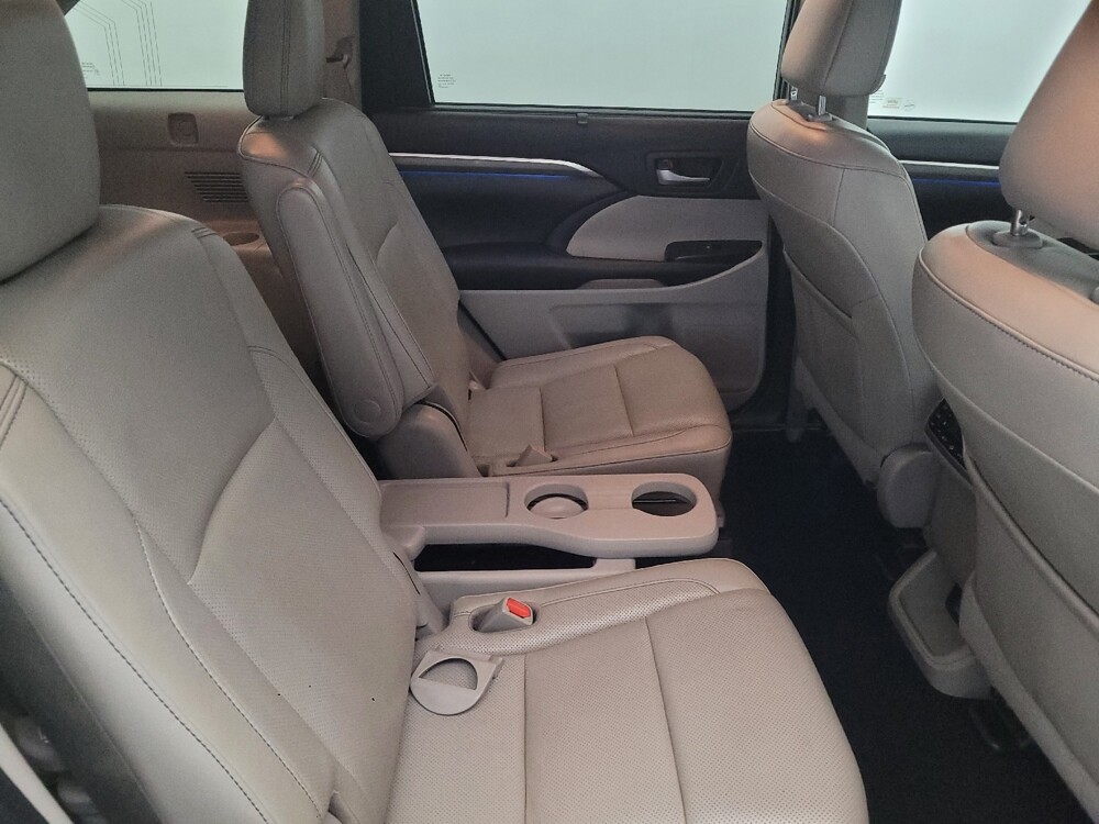 2019 Toyota Highlander in Newport News, VA 23601 - 18100370 19