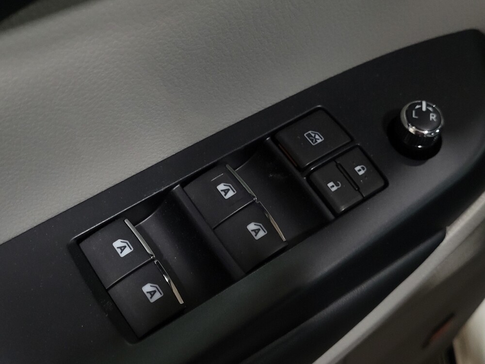 2019 Toyota Highlander in Newport News, VA 23601 - 18100370 27