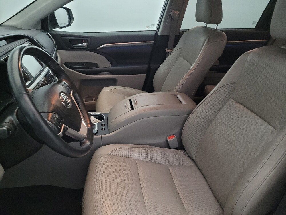 2019 Toyota Highlander in Newport News, VA 23601 - 18100370 17