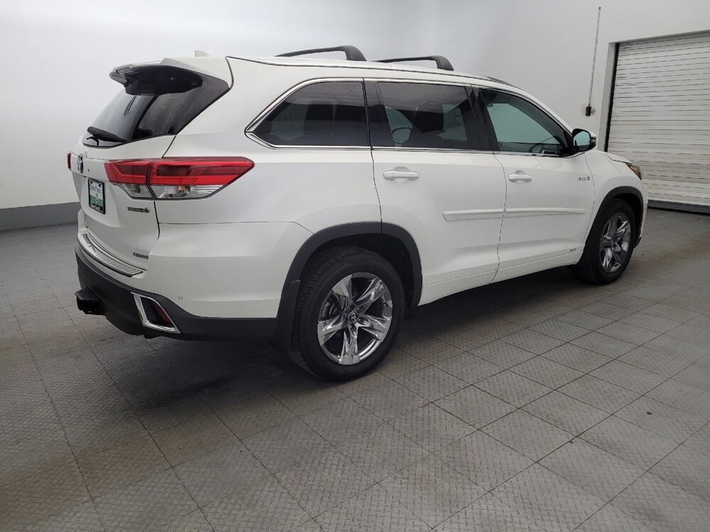 2019 Toyota Highlander in Newport News, VA 23601 - 18100370 10