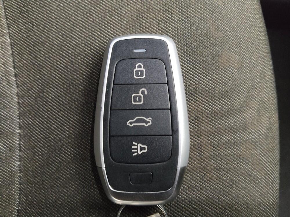 2018 Chevrolet Equinox in Lombard, IL 60148 - 18100376 32