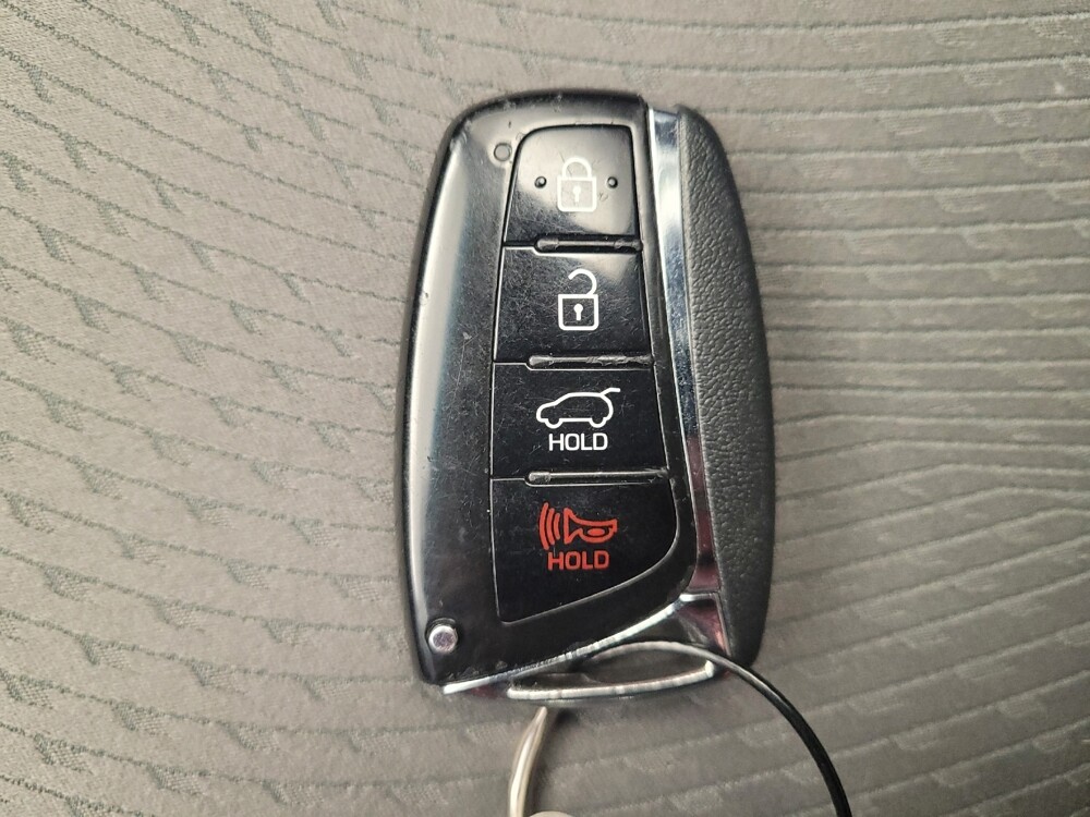 2018 Hyundai Santa Fe in Cincinnati, OH 45255 - 18100393 32