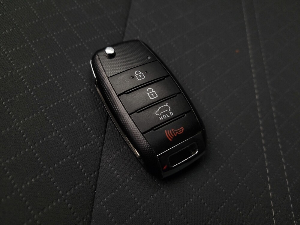 2020 Kia Sorento in Glendale, AZ 85301 - 18100406 32