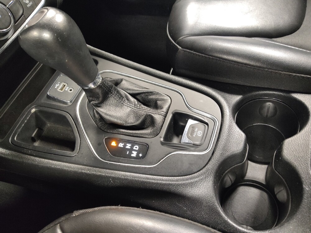 2020 Jeep Cherokee in Houston, TX 77074 - 18100425 26