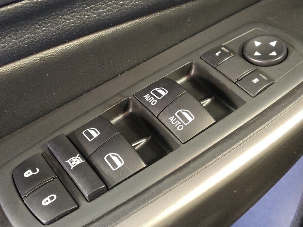 2020 Jeep Cherokee in Houston, TX 77074 - 18100425 27