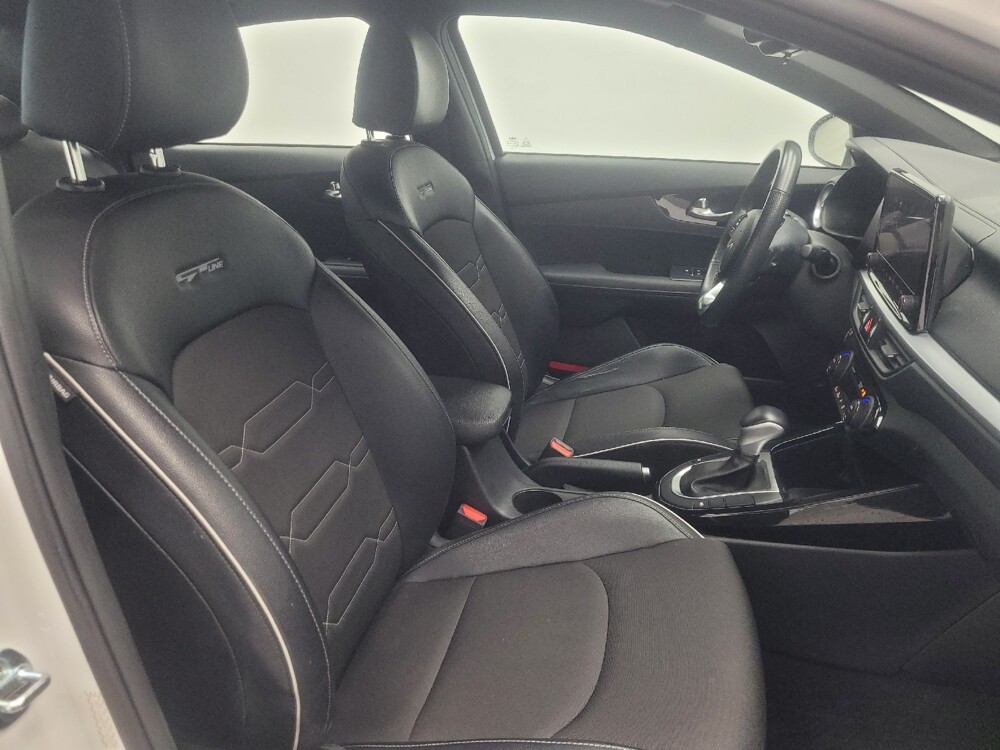 2022 Kia Forte in Highland, IN 46322 - 18100429 21