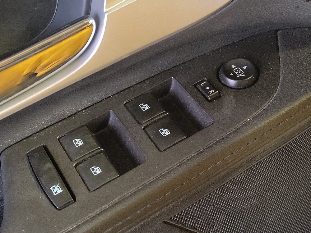 2017 Chevrolet Equinox in San Antonio, TX 78238 - 18100439 27