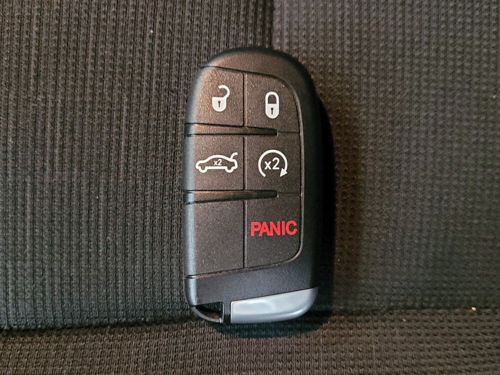 2017 Jeep Grand Cherokee in Memphis, TN 38128 - 18100444 32