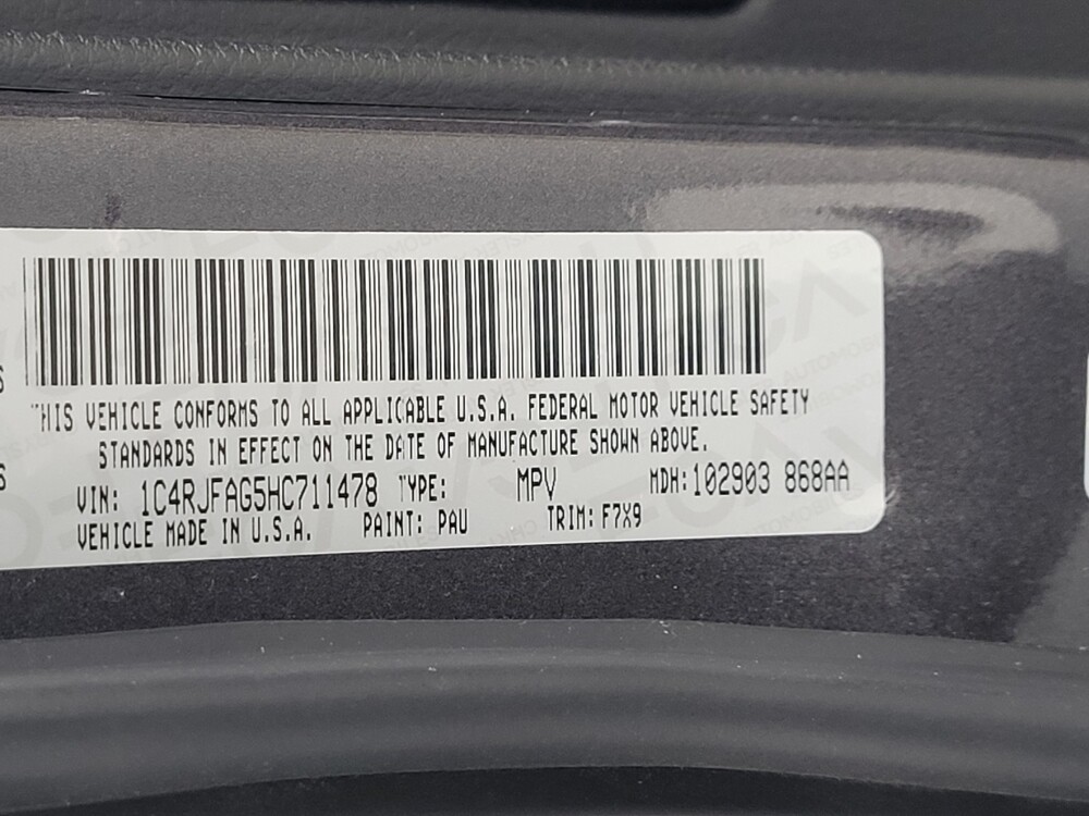 2017 Jeep Grand Cherokee in Memphis, TN 38128 - 18100444 33
