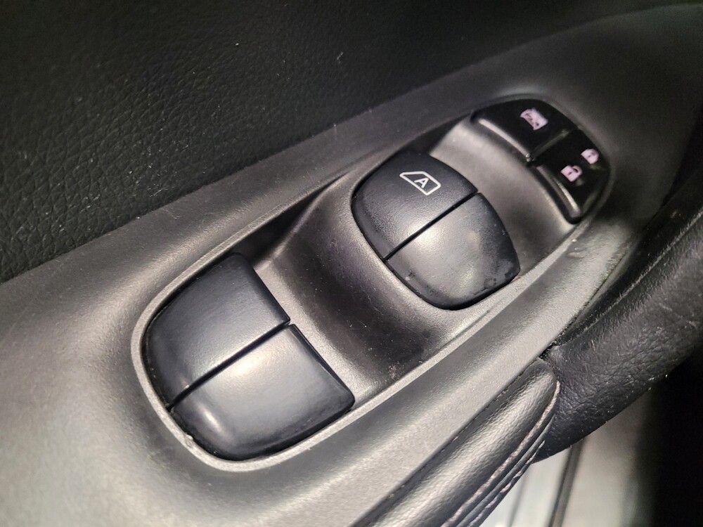 2019 Nissan Rogue in Riverside, CA 92504 - 18100452 27