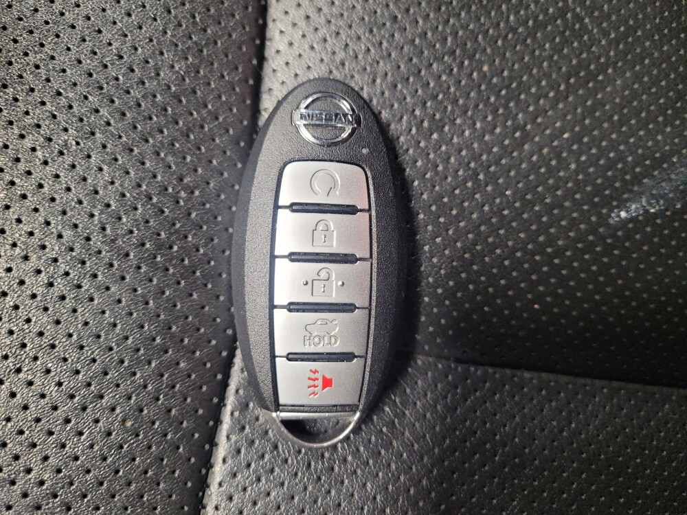 2019 Nissan Rogue in Riverside, CA 92504 - 18100452 32