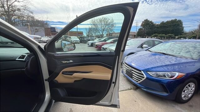 2014 Cadillac SRX in Greenville, SC 29607 - 18100453 13