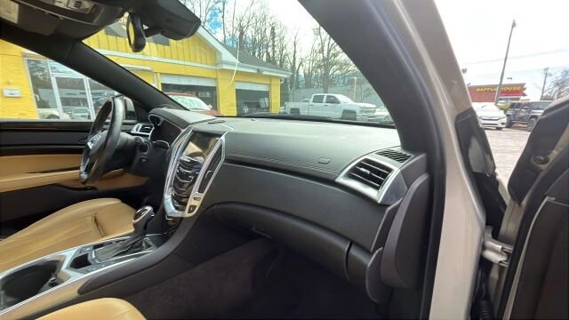 2014 Cadillac SRX in Greenville, SC 29607 - 18100453 17