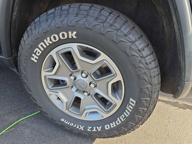 2017 Jeep Grand Cherokee in Knoxville, TN 37912 - 18100471 19