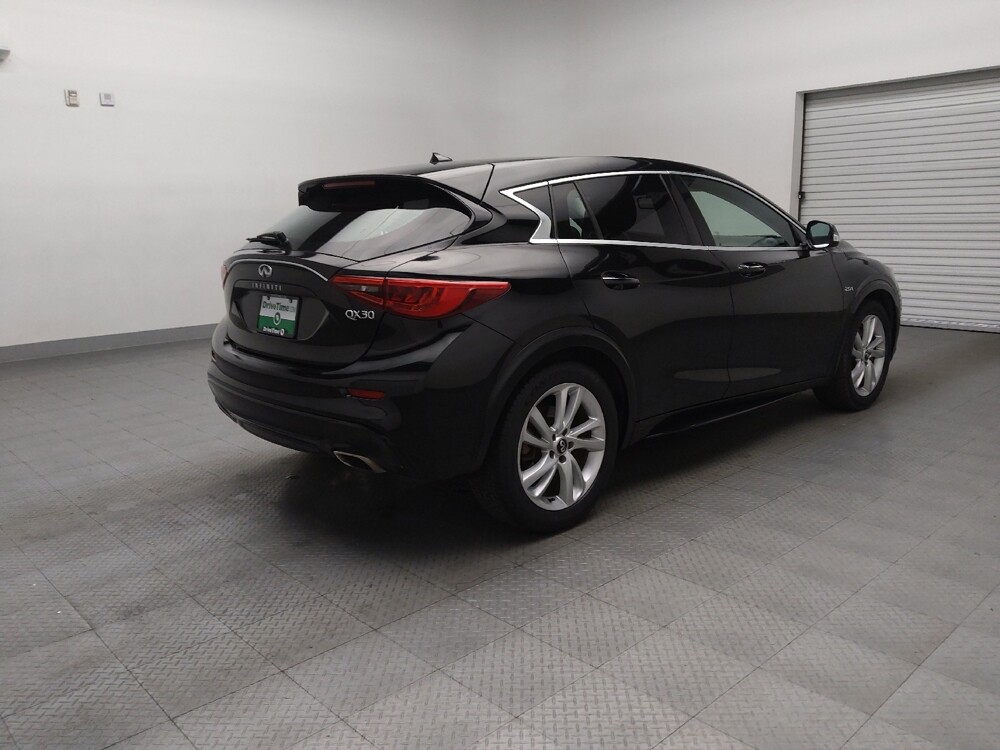 2017 INFINITI QX30 in Tyler, TX 75701 - 18100538 9