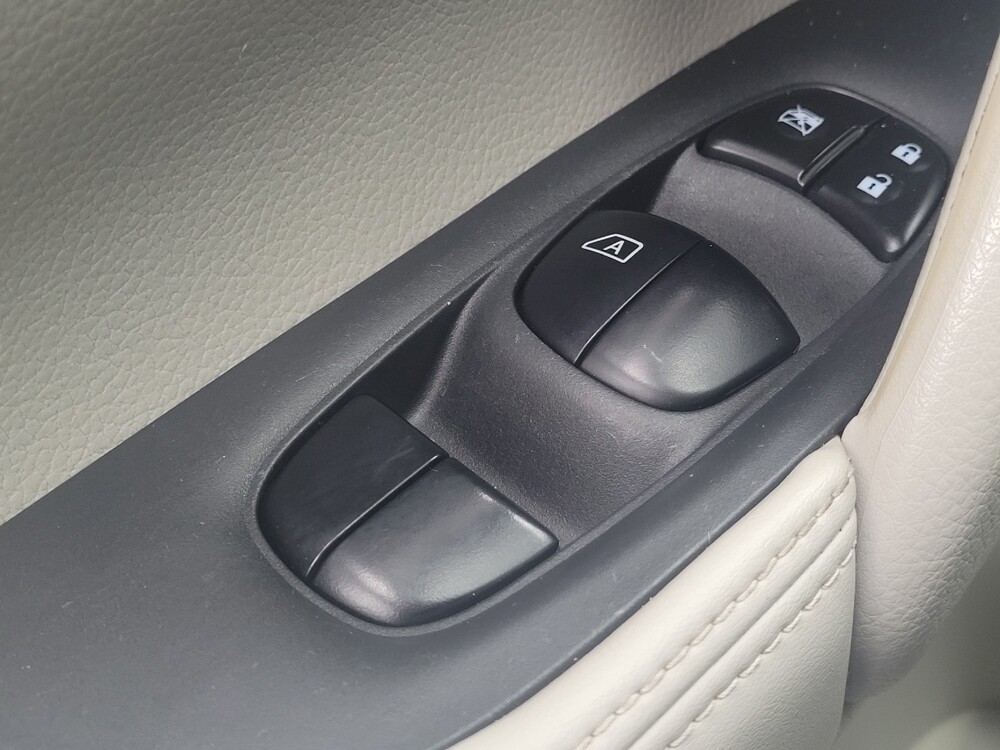 2018 Nissan Rogue Sport in Huntsville, AL 35816 - 18100622 27