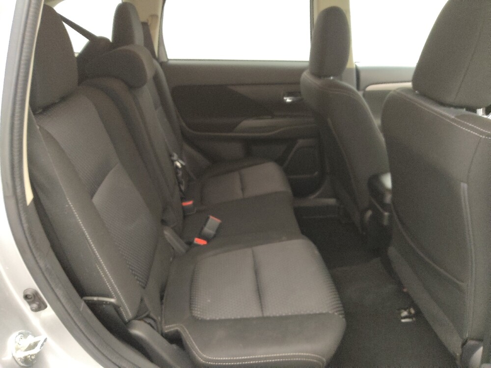 2018 Mitsubishi Outlander in Houston, TX 77034 - 18100629 19