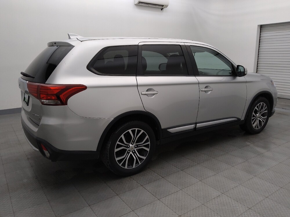 2018 Mitsubishi Outlander in Houston, TX 77034 - 18100629 10