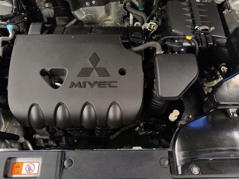 2018 Mitsubishi Outlander in Houston, TX 77034 - 18100629 30