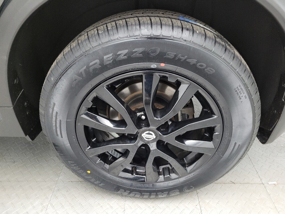 2018 Nissan Rogue in Fairfield, OH 45014 - 18100637 31