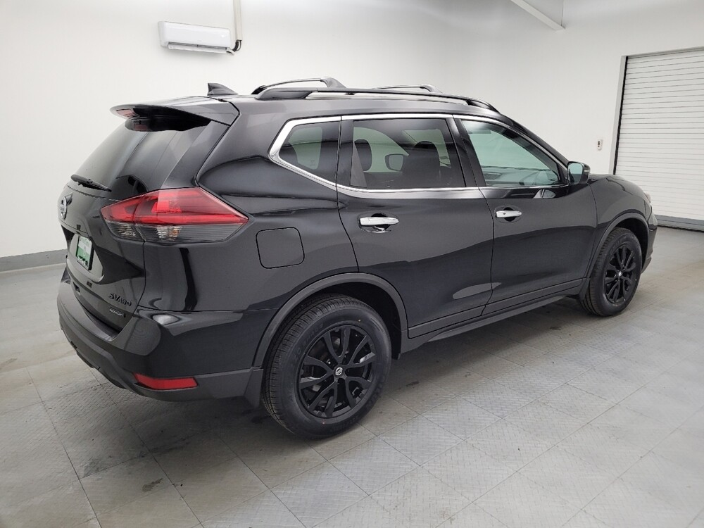 2018 Nissan Rogue in Fairfield, OH 45014 - 18100637 10