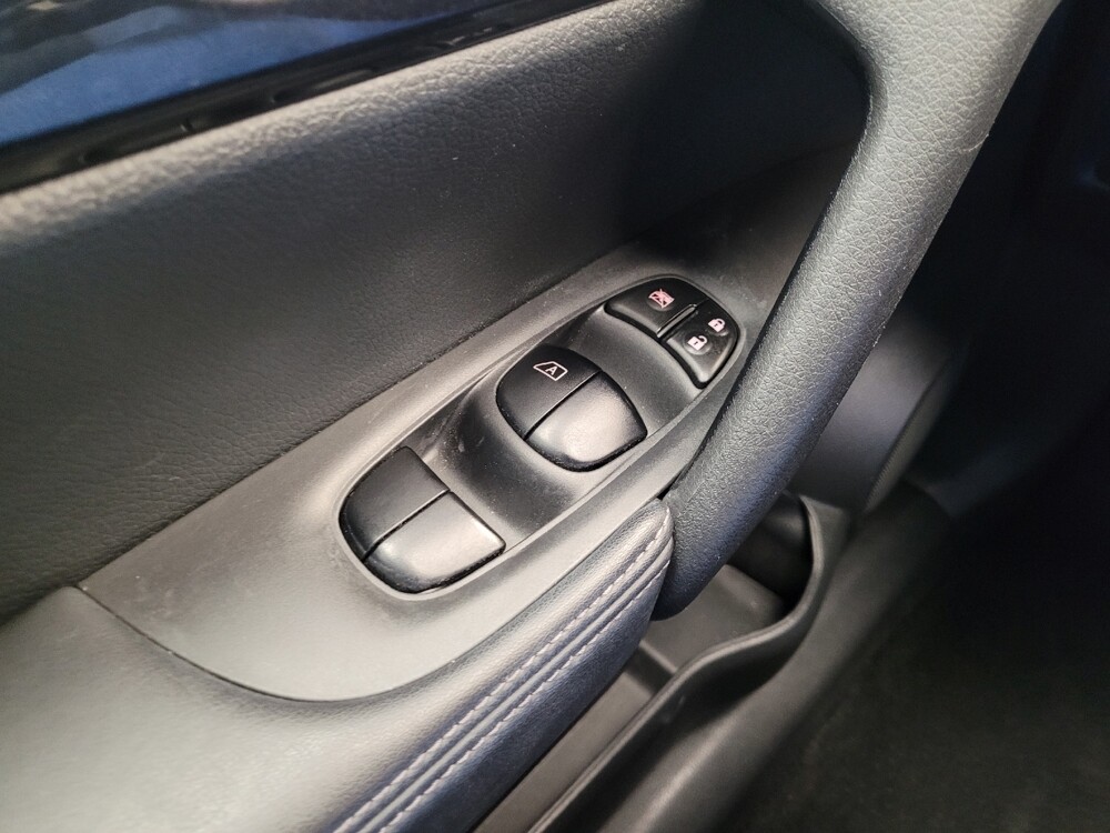 2018 Nissan Rogue in Fairfield, OH 45014 - 18100637 27