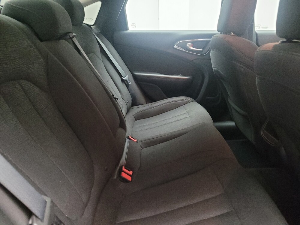 2015 Chrysler 200 in Taylor, MI 48180 - 18100663 19