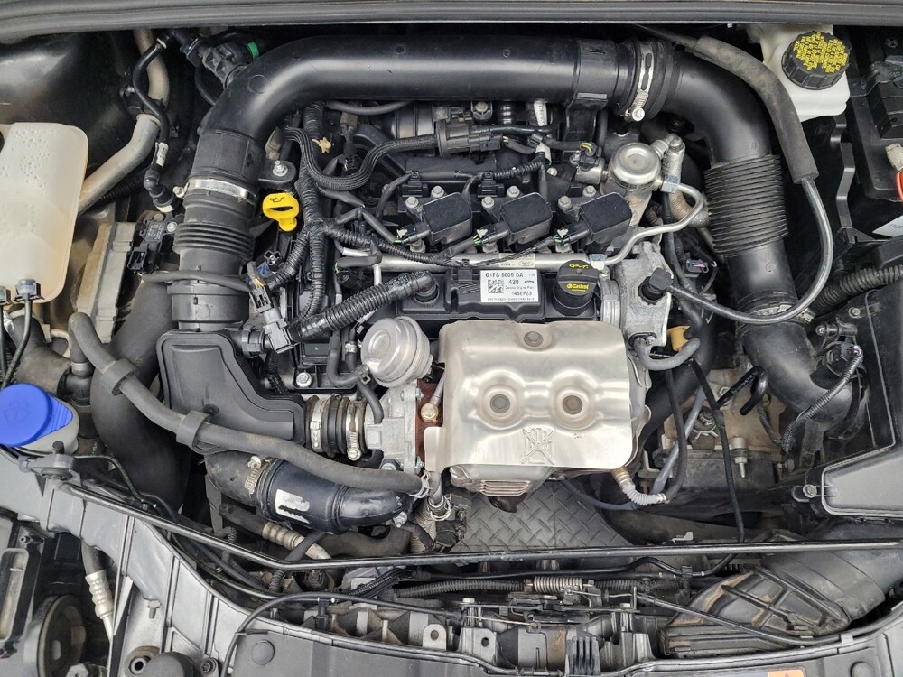 2018 Ford Focus in Madison, TN 37115 - 18100737 30