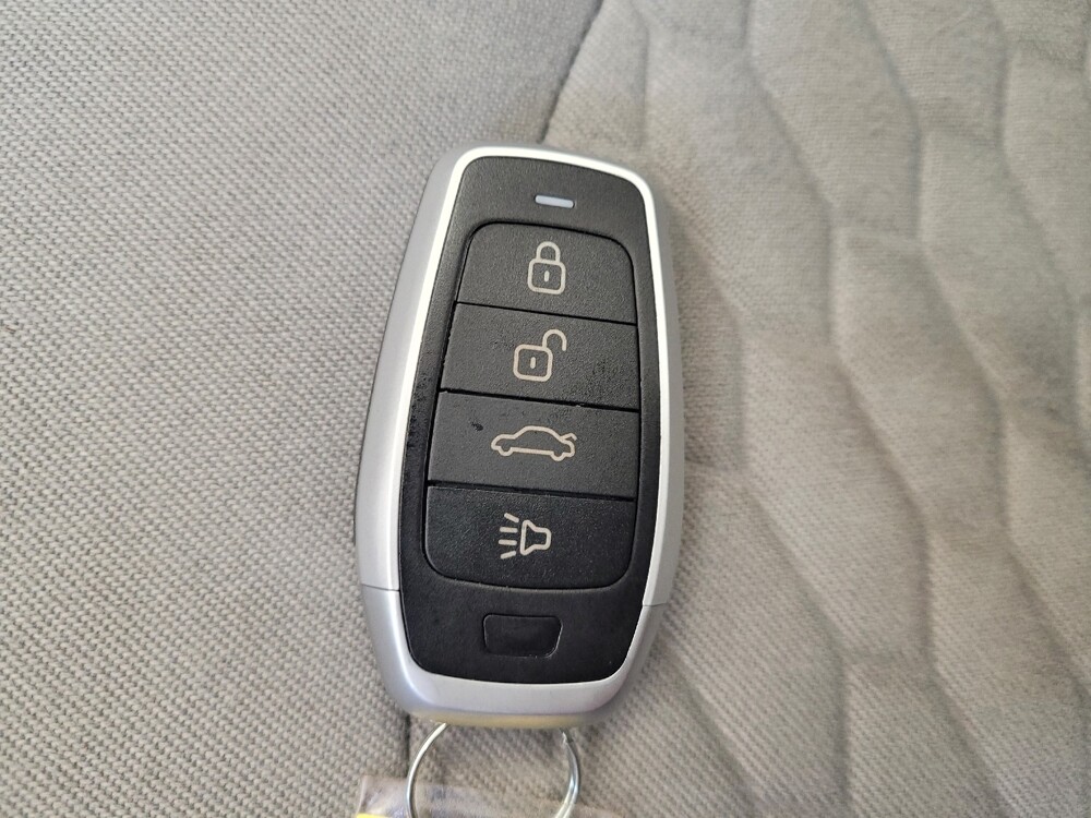 2018 Chevrolet Equinox in Maple Heights, OH 44137 - 18100838 32