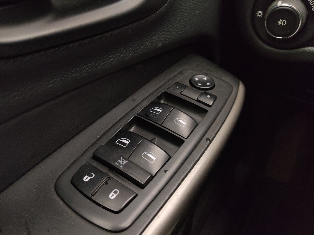 2019 Jeep Cherokee in St. Louis, MO 63136 - 18100853 27