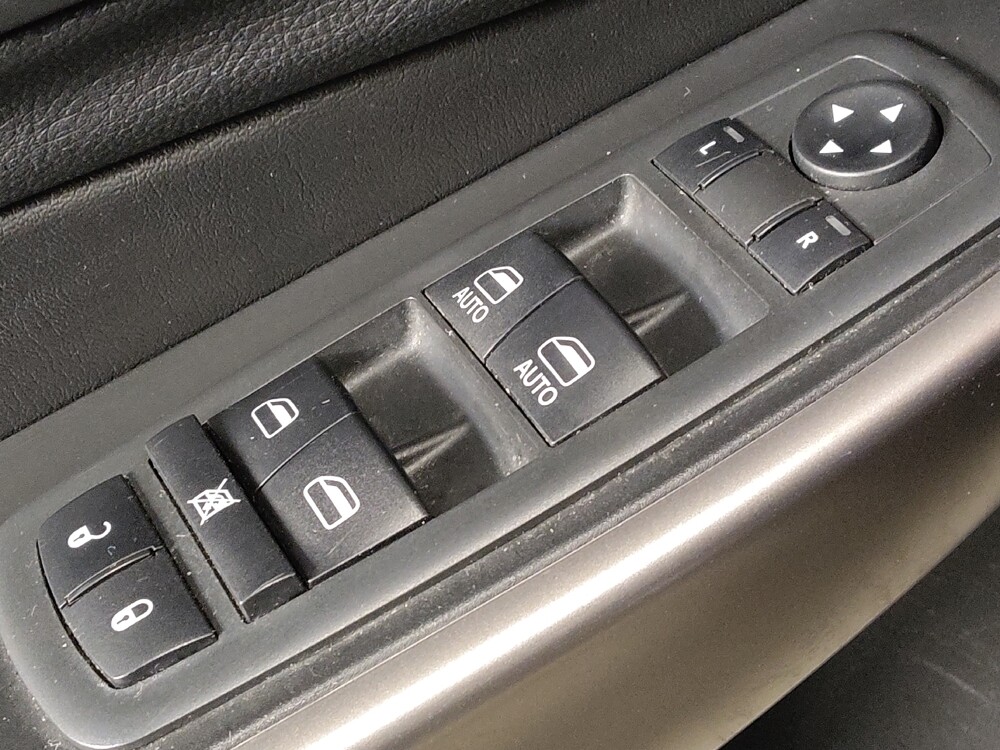 2019 Jeep Cherokee in Raleigh, NC 27604 - 18100860 27