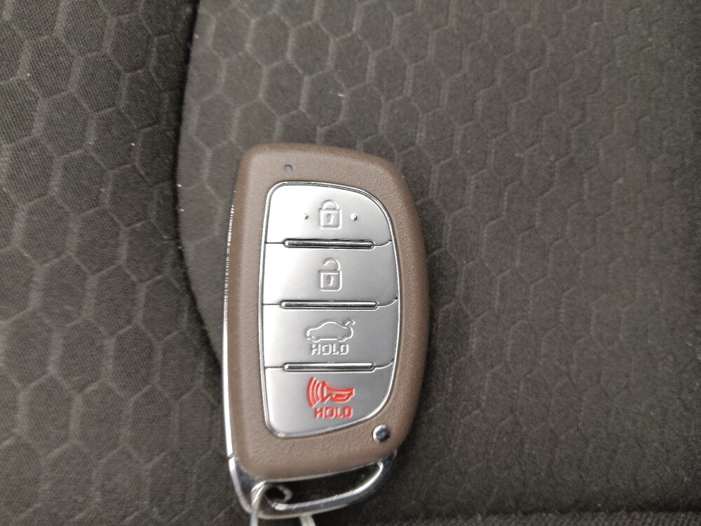 2019 Hyundai Elantra in Indianapolis, IN 46219 - 18100905 31