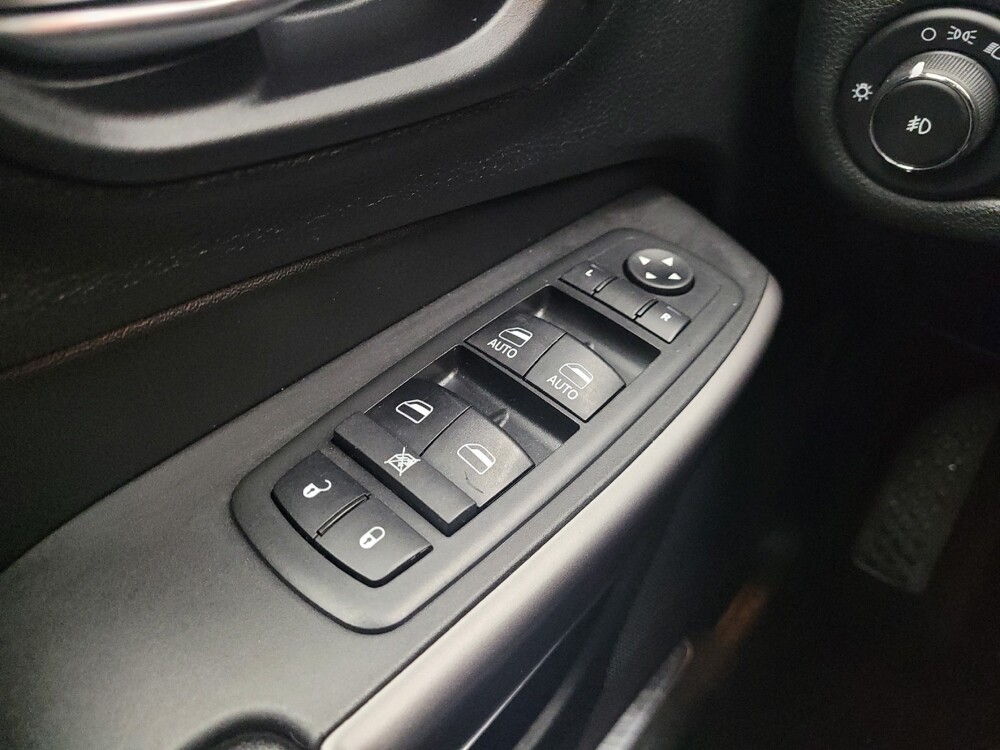 2019 Jeep Cherokee in Eastpointe, MI 48021 - 18100932 27