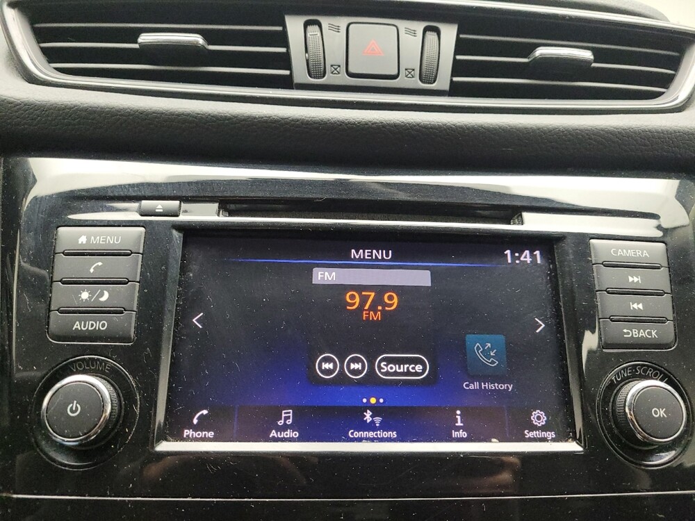 2018 Nissan Rogue in Eastpointe, MI 48021 - 18100935 25