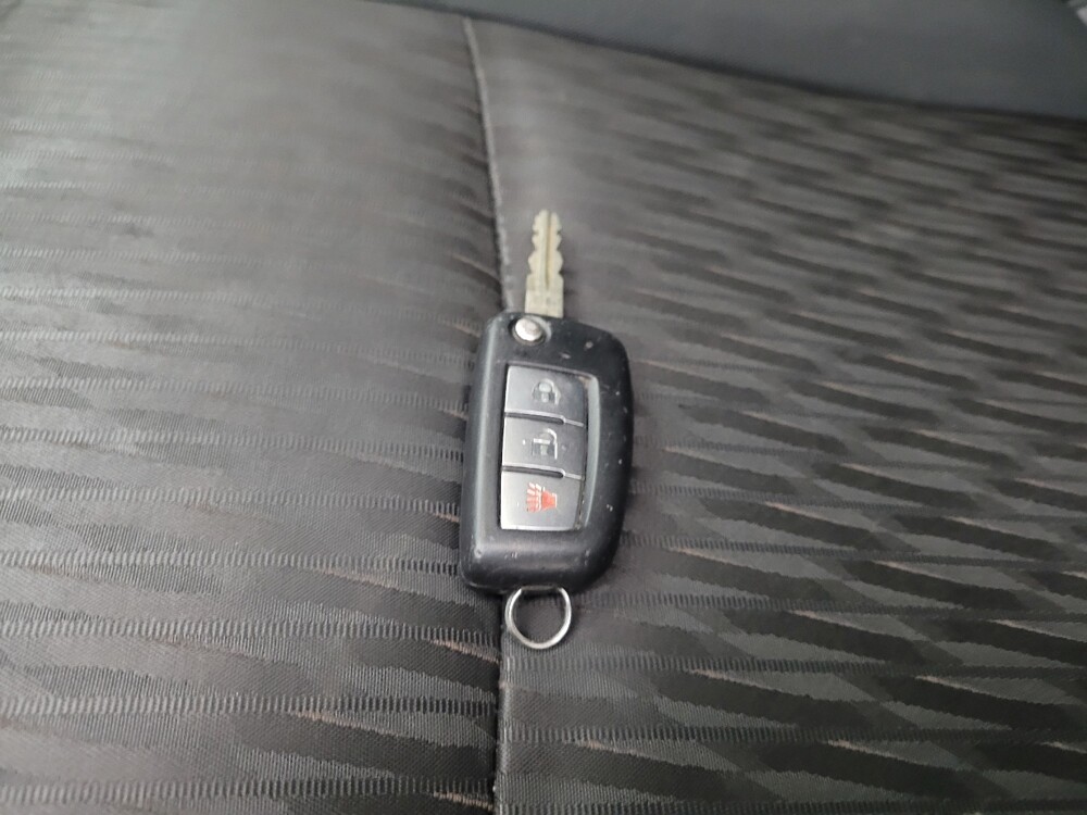 2018 Nissan Rogue in Eastpointe, MI 48021 - 18100935 32