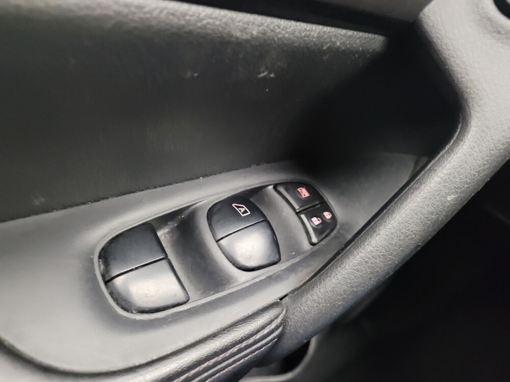 2018 Nissan Rogue in Eastpointe, MI 48021 - 18100935 27